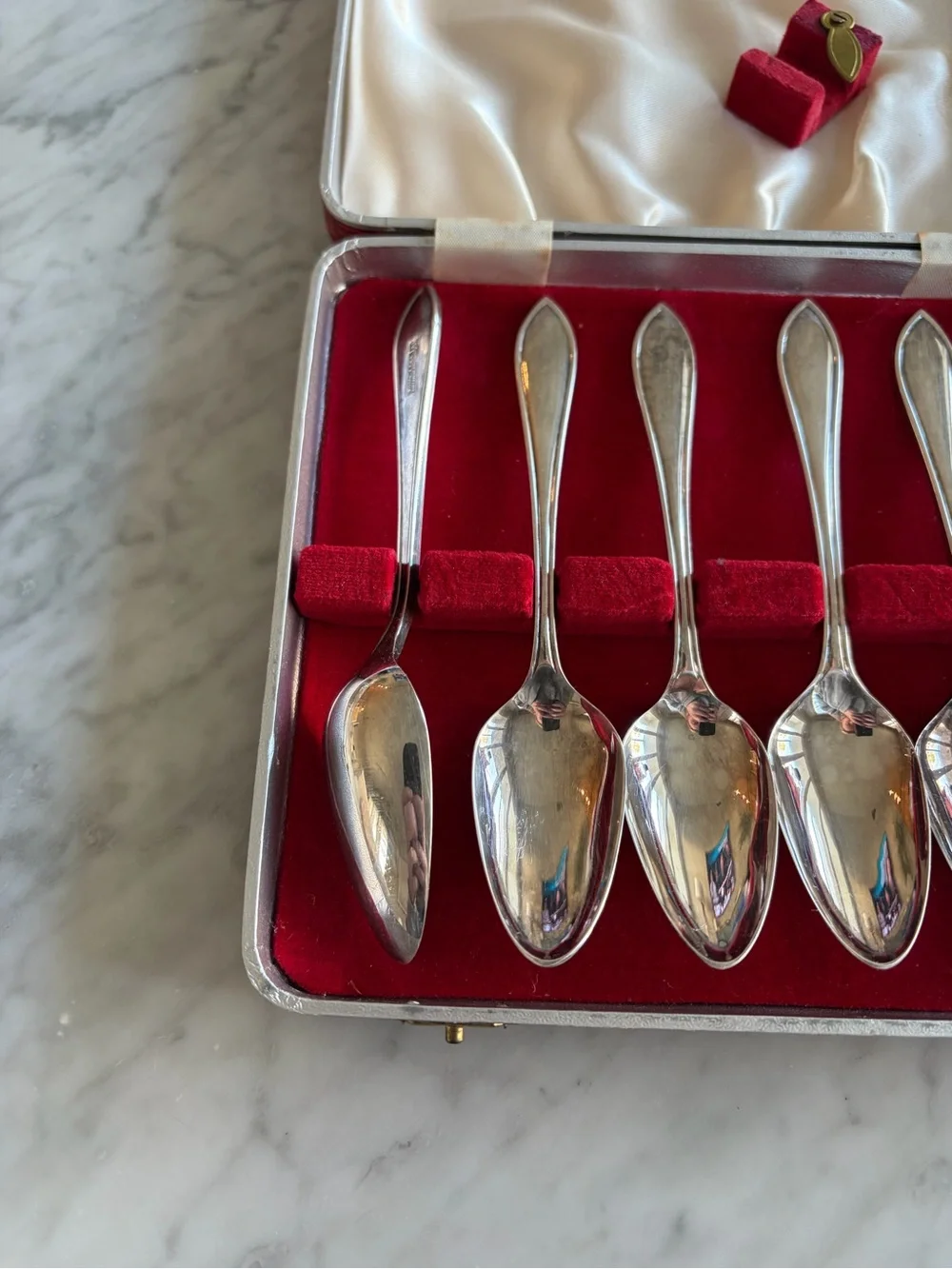 Viners Sheffield England Silverplate Spoons Set in Red Case EPNS